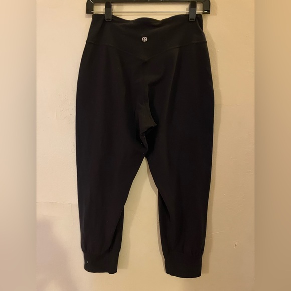 LULULEMON ALIGN JOGGERS 6 CROP JOGGER PANTS HAS PILLING / FLAW READ DESCRIPTION - Picture 3 of 5